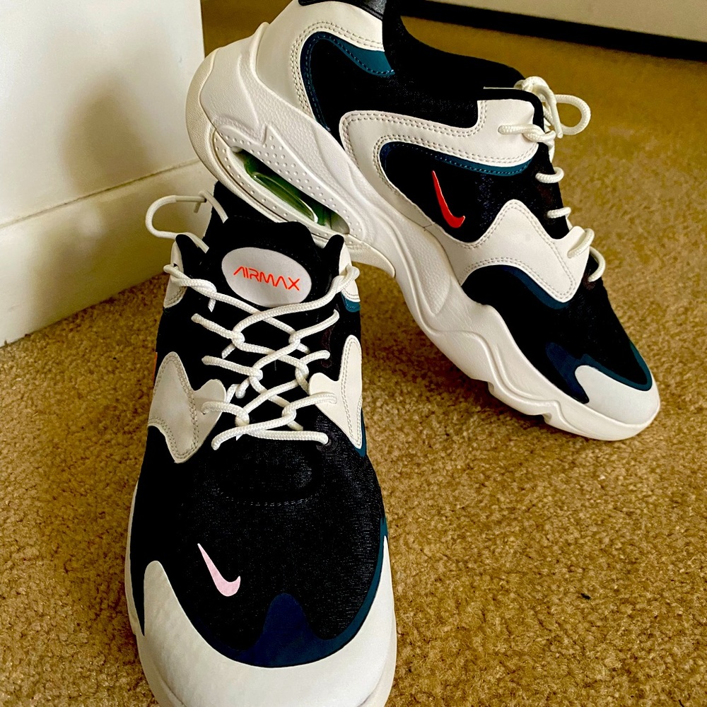 Men’s Nike AirMax  Sneakers UPC 00194276362198